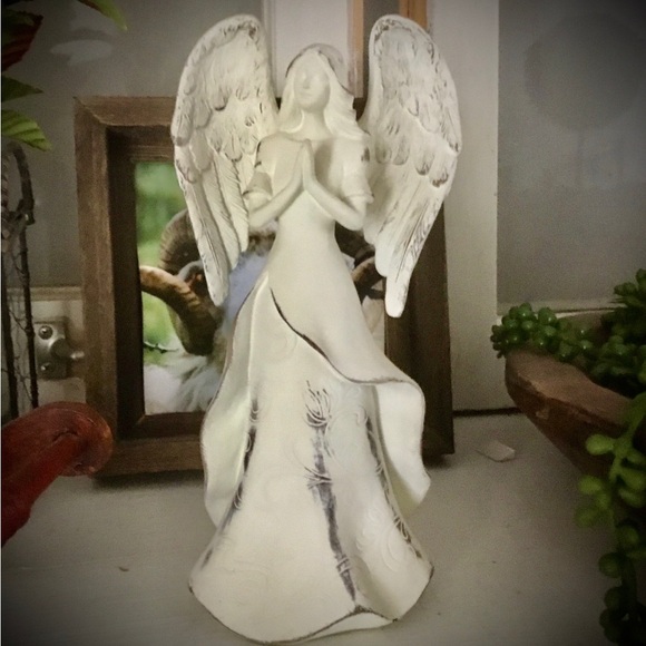 Angel praying beautiful - Picture 1 of 5